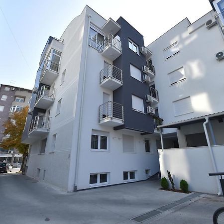نوفي ساد Apartment Sinisa With Garage المظهر الخارجي الصورة