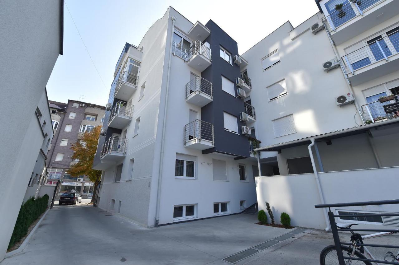 نوفي ساد Apartment Sinisa With Garage المظهر الخارجي الصورة