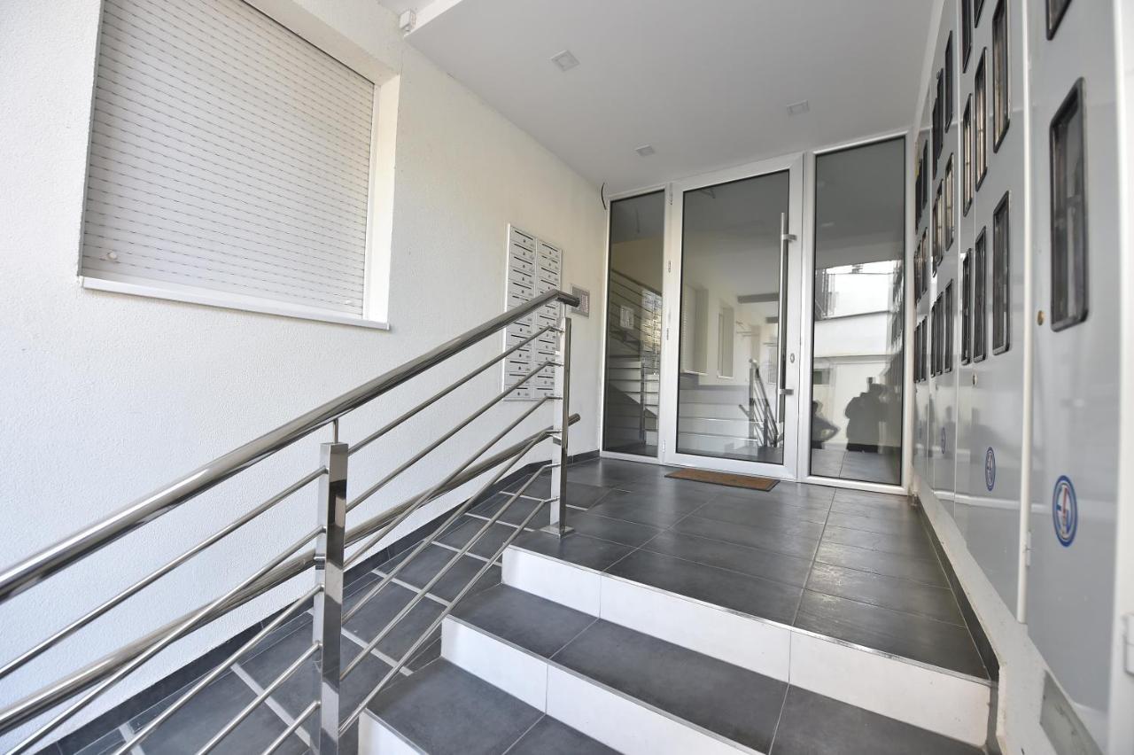 نوفي ساد Apartment Sinisa With Garage المظهر الخارجي الصورة